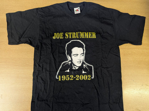 Clash - Joe Strummer 1952-2002 Mens T-shirt